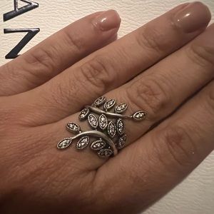 PANDORA “Sparkling Leaves” Ring S925